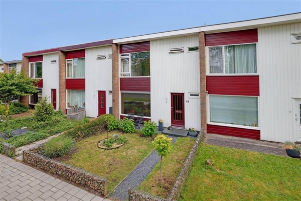 Te koop: Moderne sfeervolle tussenwoning met nieuwe badkamer, keuken en 3 Slaapkamers !